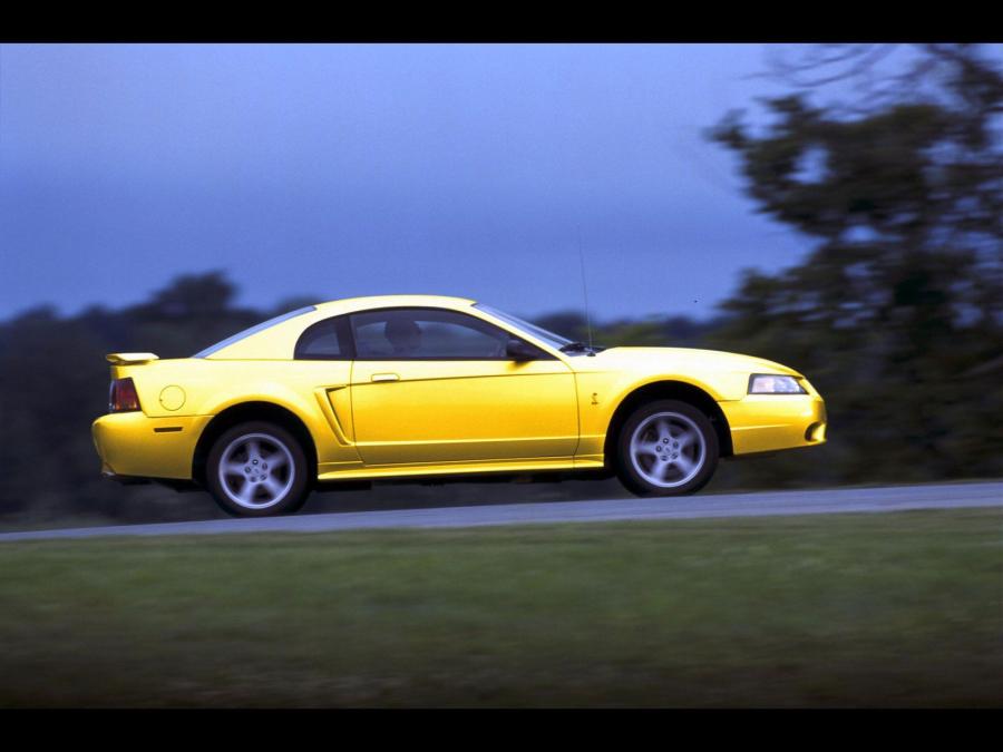  Ford Mustang SVT Cobra 2001 года  (фото 4 из 15)